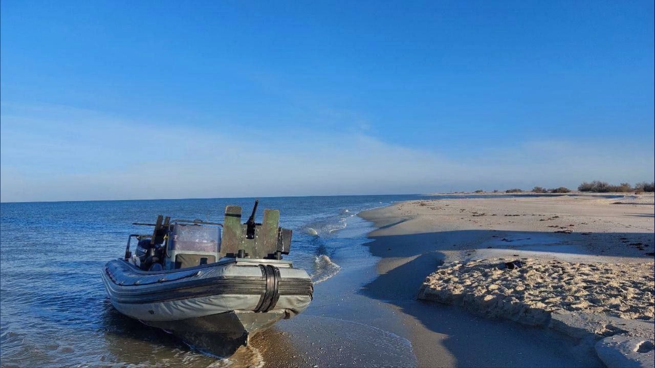 Трофейная лодка после уничтожения украинской спецгруппы на Тендровской косе